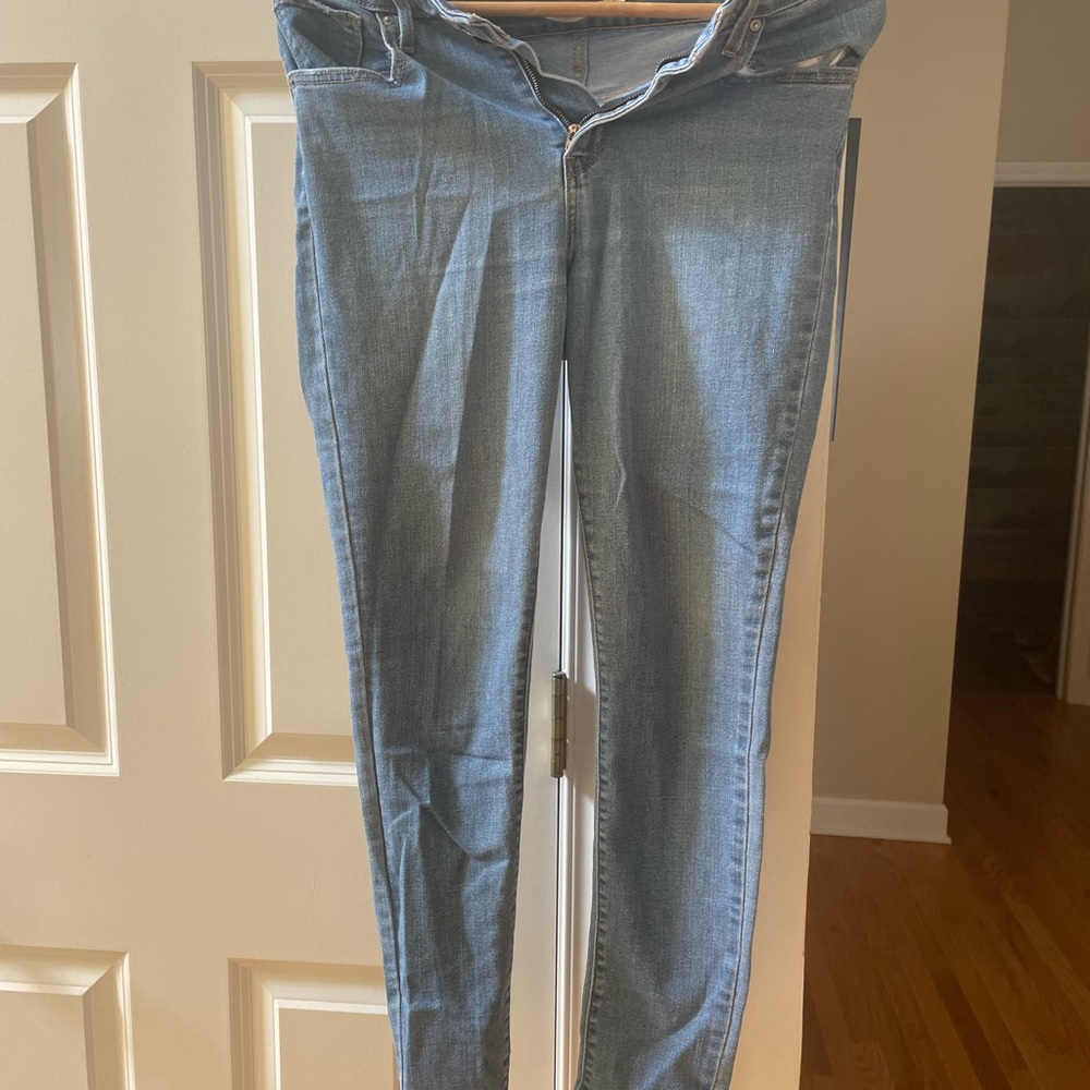 Levi’s 721 High Rise Skinny Jeans Light Wash